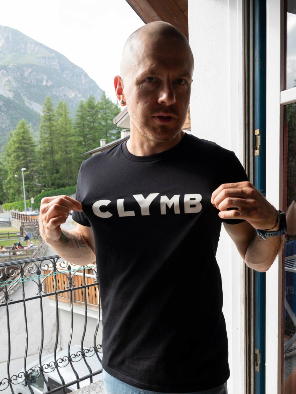 CLYMB-TSHIRT-BLACK-1-PRZÓD-LOGO